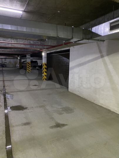 Машиноместо, > 30 м²