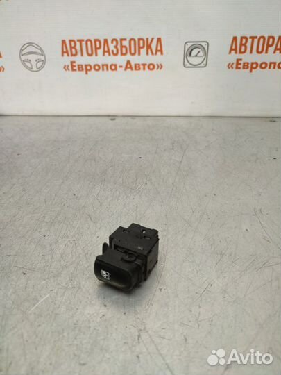 Кнопка стеклоподъемника передняя правая Hyundai