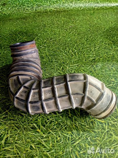 Патрубок воздушного фильтра для Форд Фокус 1 2003г