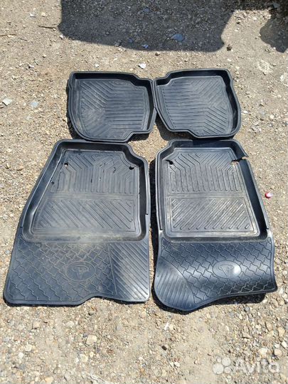 Автомобильные коврики резиновые