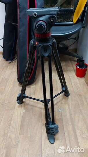 Штатив с видеоголовкой Manfrotto mvk502am
