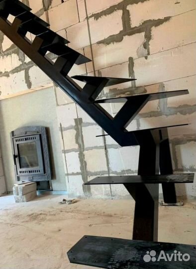 Поворотная лестница