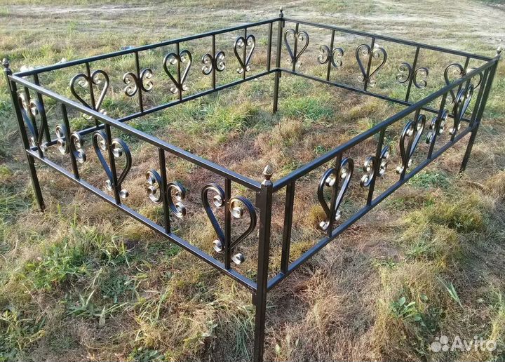 Оградки на кладбище