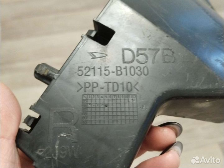 Крепление бампера Daihatsu COO правое переднее