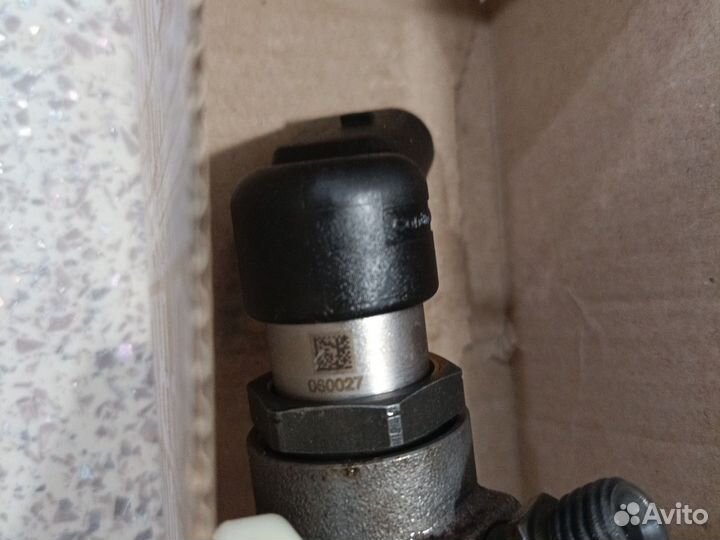 Форсунка двигателя дизель 1,5 DCI Рено Дастер