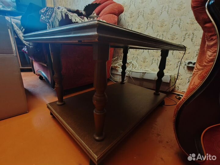 Журнальный столик