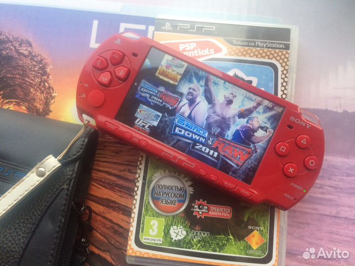 PSP редкая красная с камерой 32 гб игр