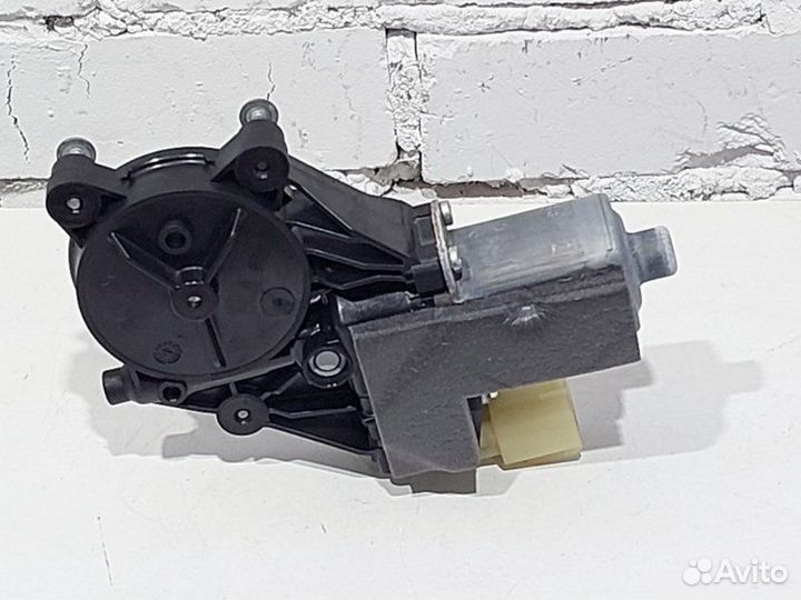 Мотор стеклоподъемника задний правый Land Rover