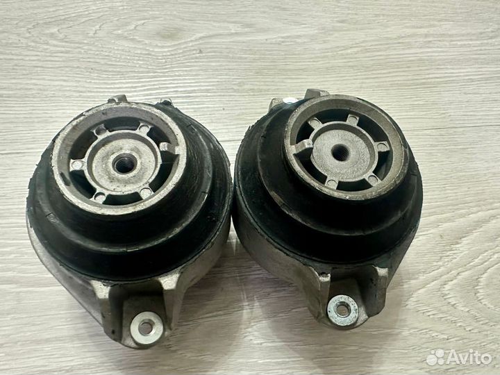 Опоры двигателя m120 Новые