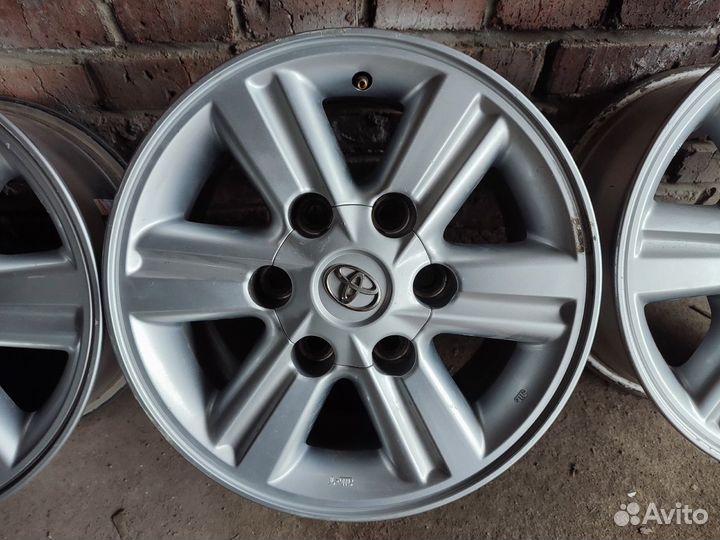 Оригинальные литые диски Toyota Hilux R15 6х139.7