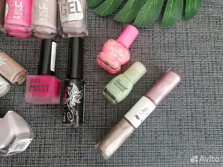 Лак для ногтей пакетом