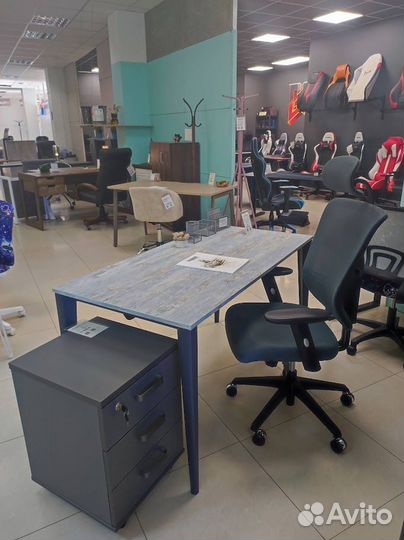 Стол компьютерный