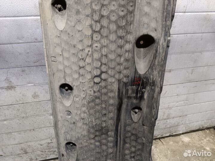 Правая защита днища для Volkswagen Tiguan 1 NF