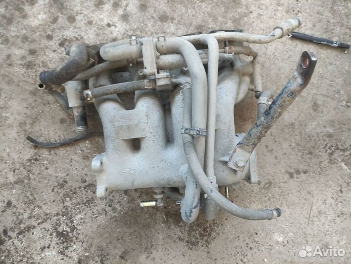 Коллектор впускной Nissan Serena C23 1.6