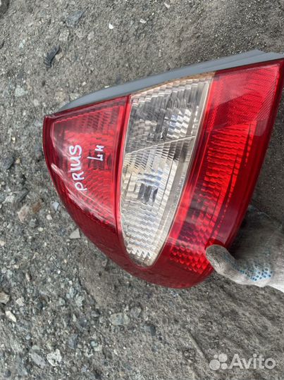 Фонарь задний Toyota Prius NHW11