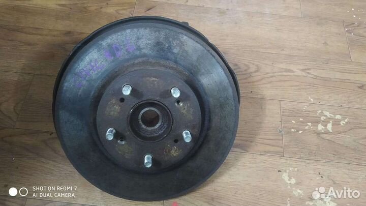 Поворотный кулак передний левый Honda Civic 4D