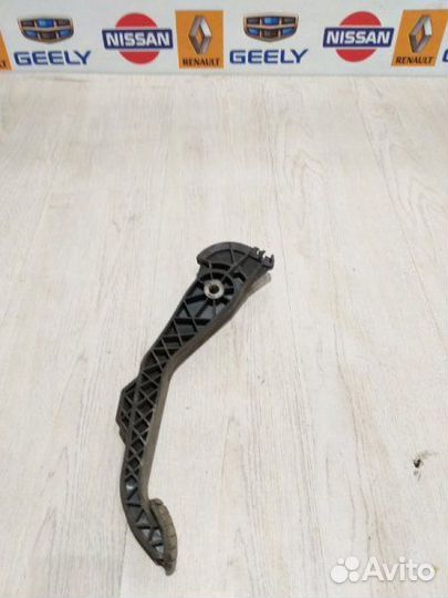 Педаль сцепления Renault logan