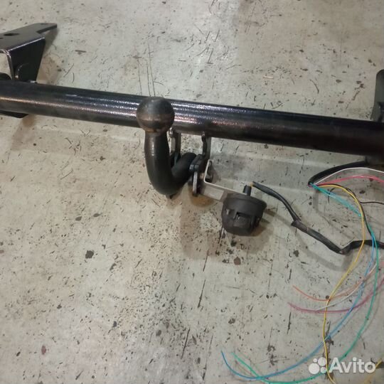 Фаркоп на Toyota corolla 150