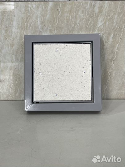 Слияние с Дизайном: Неприметные Люки под Плитку