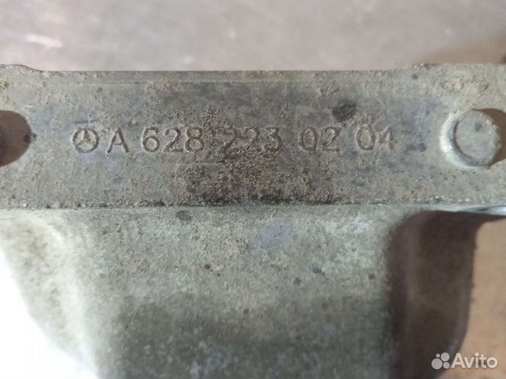 Кронштейн двигателя Mercedes W163 ML400