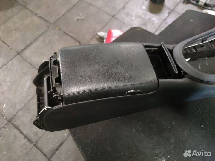 Центральный подлокотник Mercedes-Benz CLS-Класс