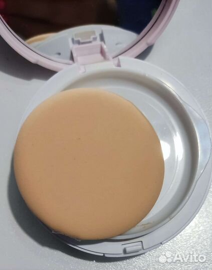 Пудреница пустая с зеркалом и новой пуховкой