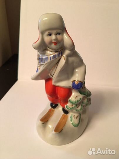 Фарфоровая статуэтка «Лыжник»