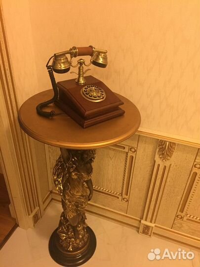 Подставка с телефоном