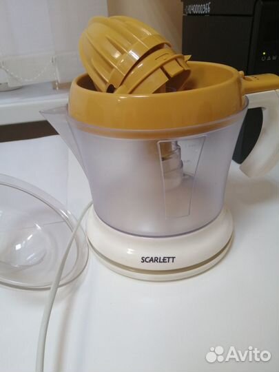 Соковыжималка Scarlett SC-1011