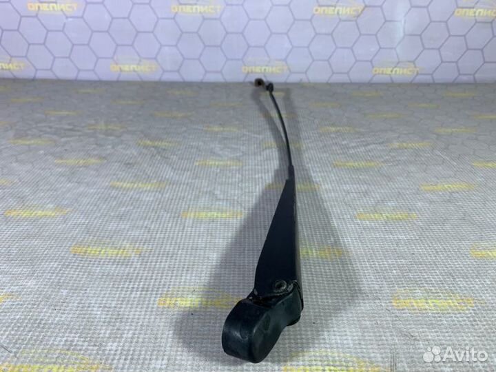 Щеткодержатель передний правый Opel Vectra A 1990