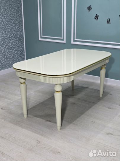 Стол и стулья