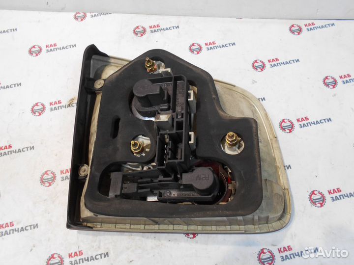 Фонарь задний внутренний VW Touareg 02-10 г/в