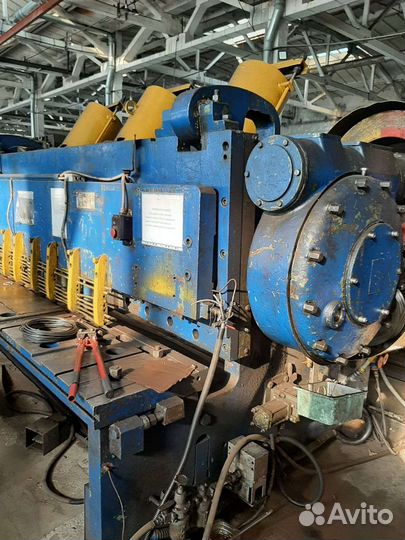 Ножницы гильотинные