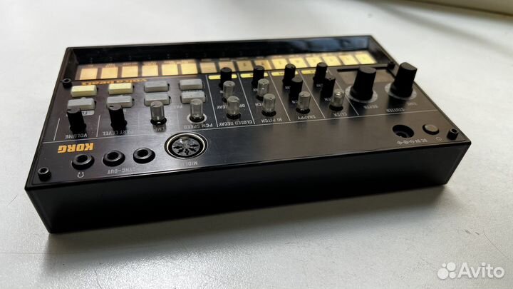 Korg volca beats - аналоговая драм-машина