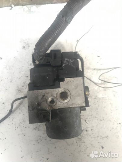 Блок abs передний Nissan Tino HV10 SR20DE