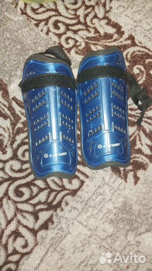 Футбольные щитки larsen