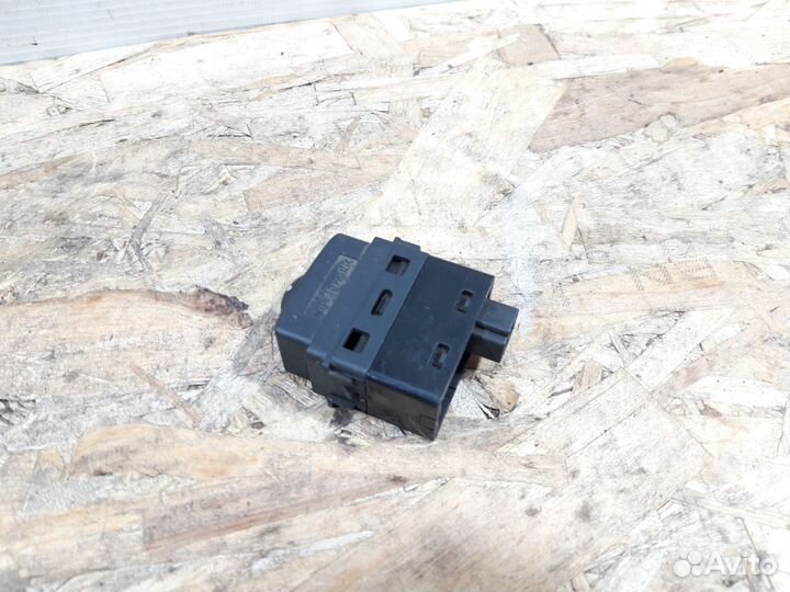 Кнопка корректора фар Nissan Tiida C11 2011