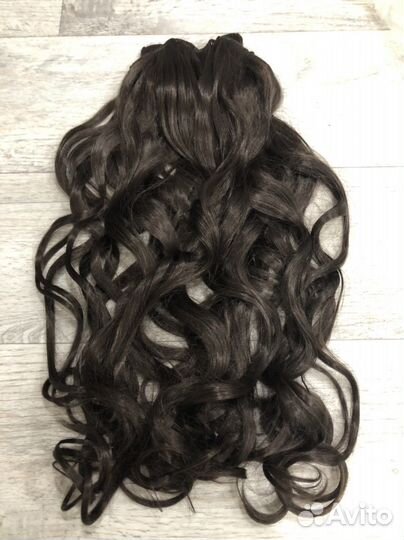 Шиньон, Волосы на заколках