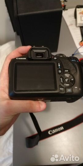 Зеркальный фотоаппарат canon eos 2000d