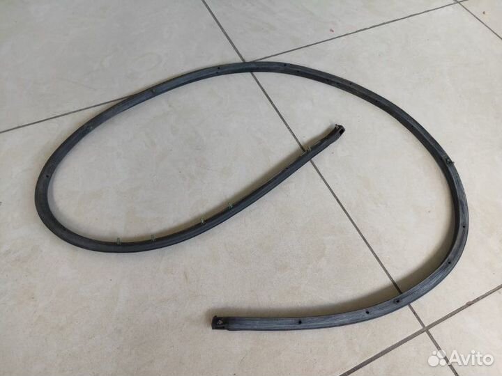 Уплотнитель двери передний правый Nissan Qashqai