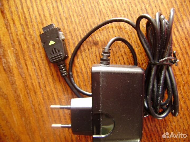 Зарядное устройство к телефонам