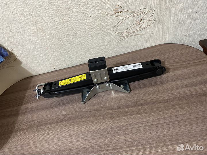 Домкрат новый