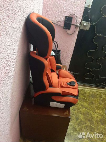 Автомобильное кресло