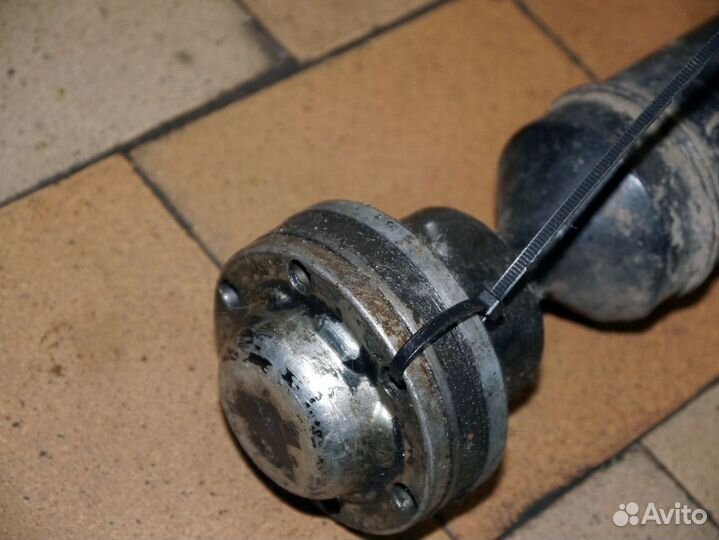 Карданный вал Вольво XC70 2007 30713371