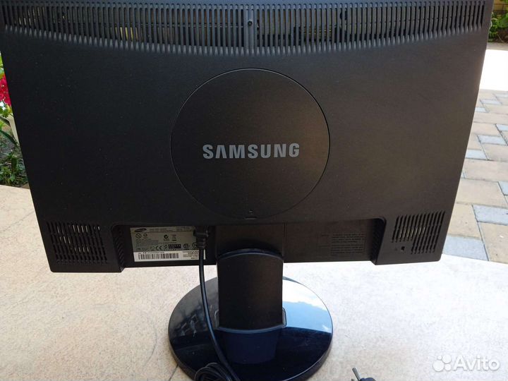 Монитор Samsung 2243
