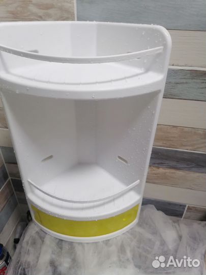 Угловая полка для ванной комнаты