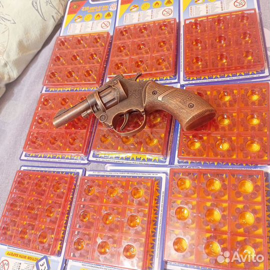 Пистолет на пистонах железный