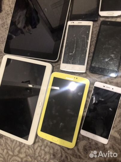 Планшеты телефоны