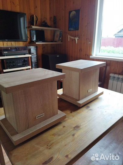 Подставки под акустику