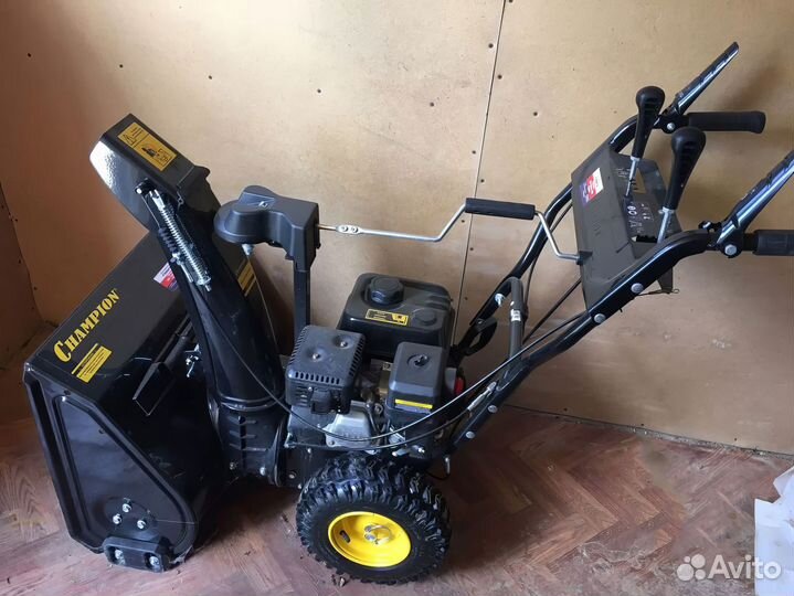 Снегоуборщик Champion ST661